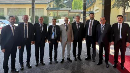 Anahtar Parti Zirvede