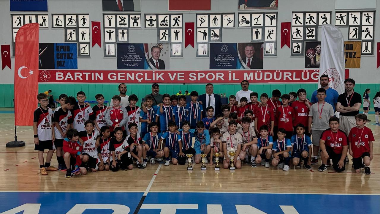 Futsal'da Özel Buluş Küre Ortaokulu şampiyon