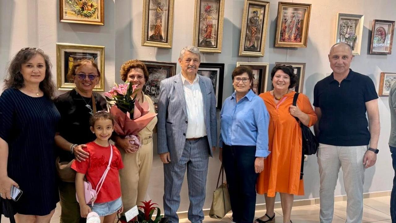 Sanatseverlerle bir araya geldi