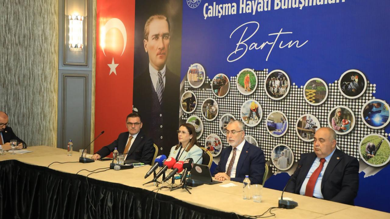 Bakan Işıkhan İş İnsanları İle Bir Araya Geldi