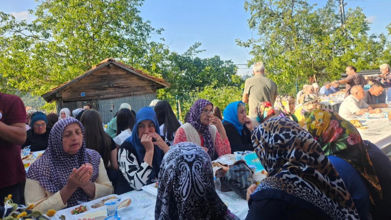 Köy sofrasında buluştular