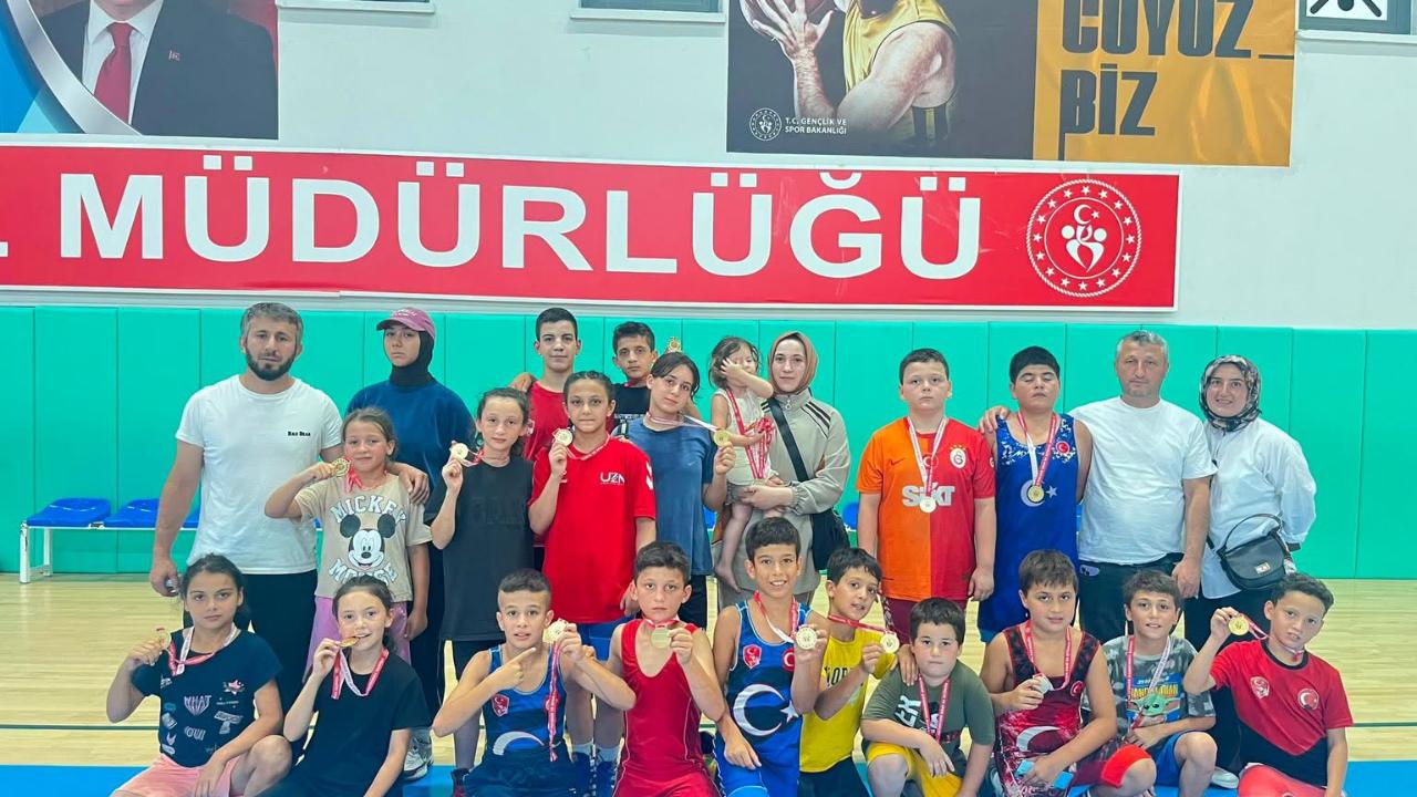 Ulus Çınar Spor Güreşçilerinden Büyük Başarı!