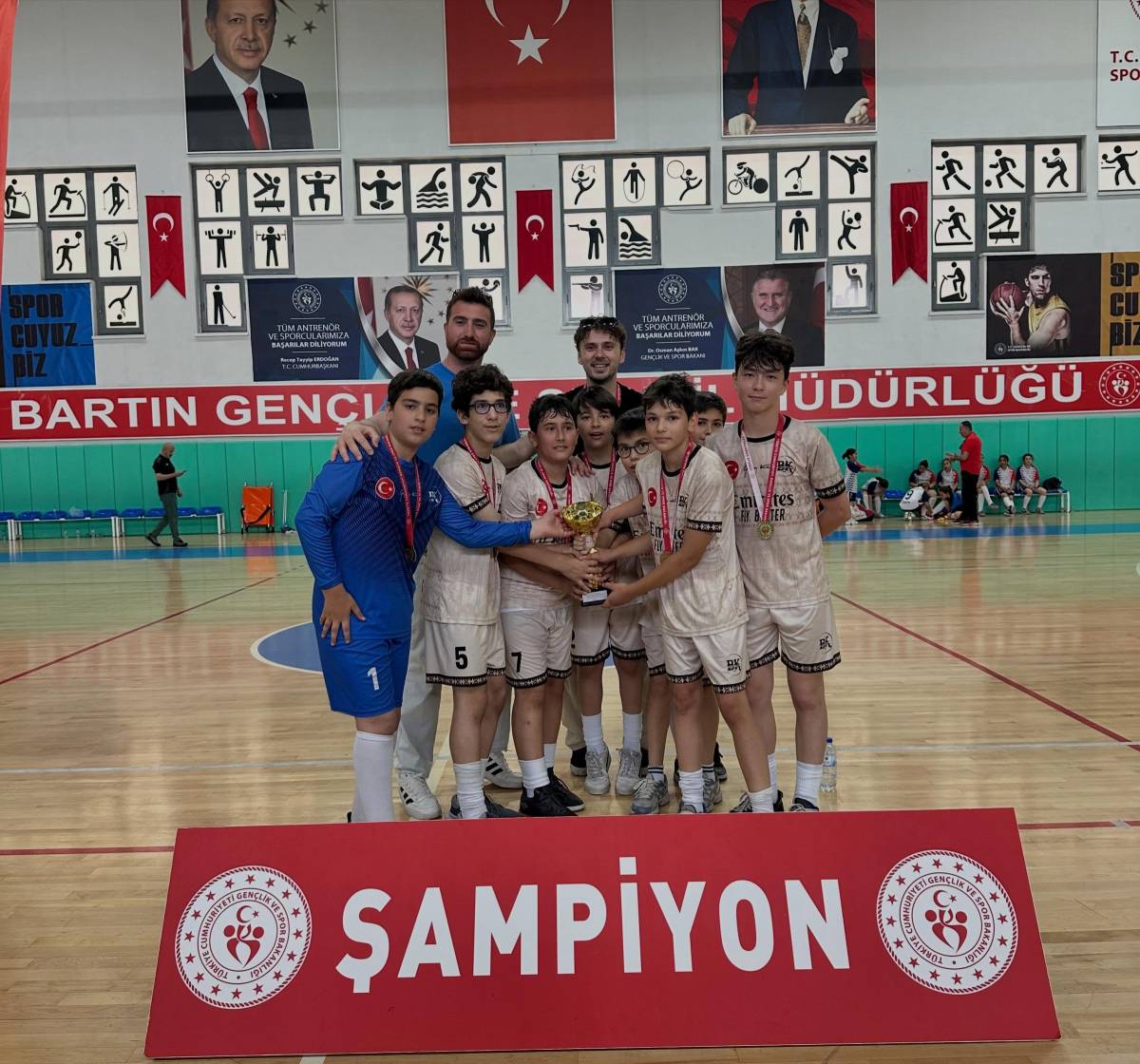 Futsal'da Özel Buluş Küre Ortaokulu şampiyon