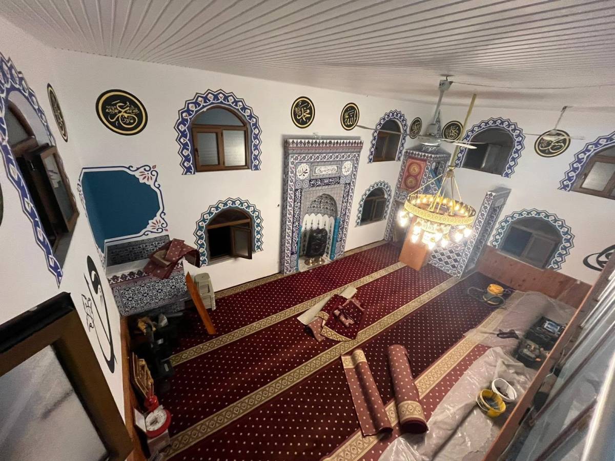 Camii yenilendi