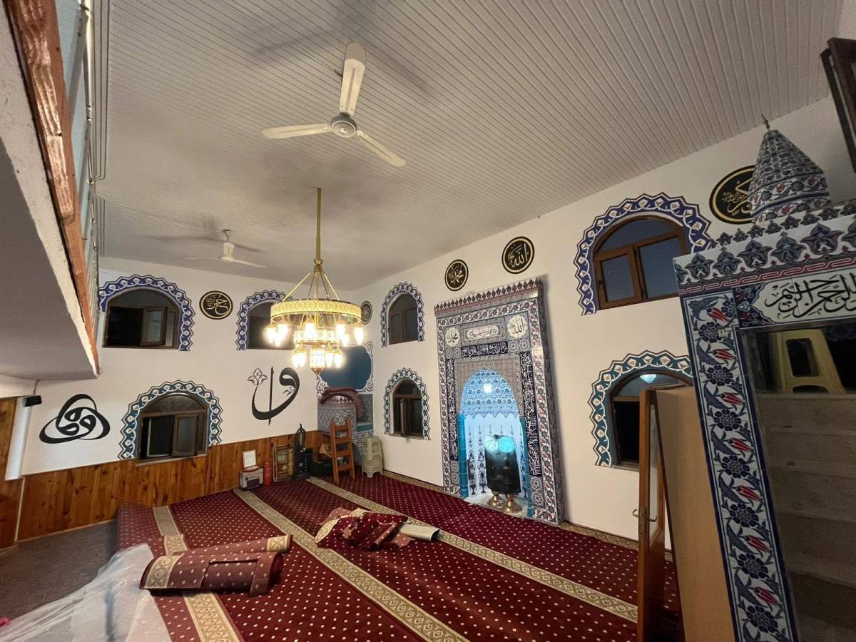 Camii yenilendi