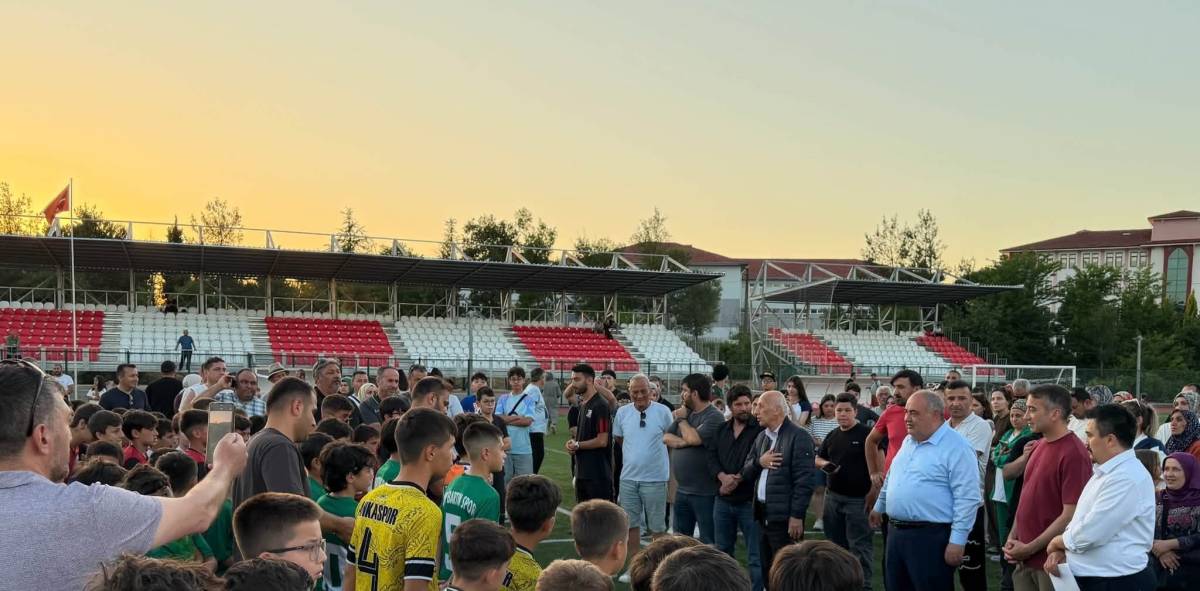 Milletvekili Aldatmaz Miniklere Kupa Verdi
