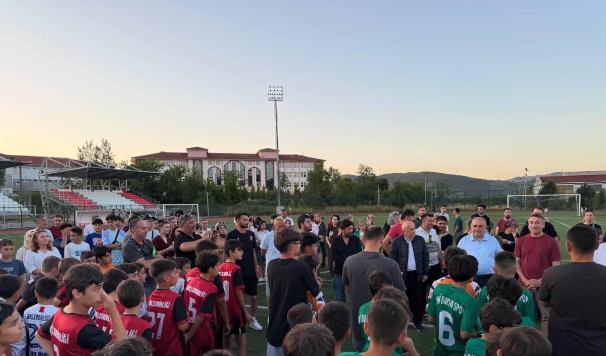 BU SEVGİNİN TARİFİ YOK!