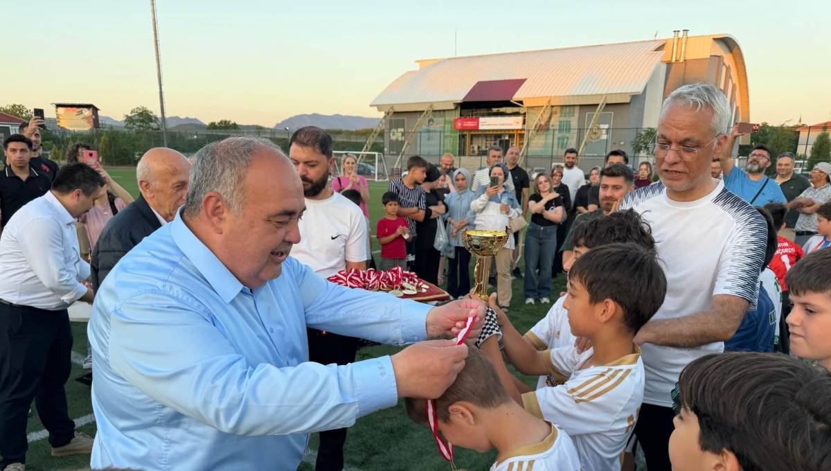 BU SEVGİNİN TARİFİ YOK!