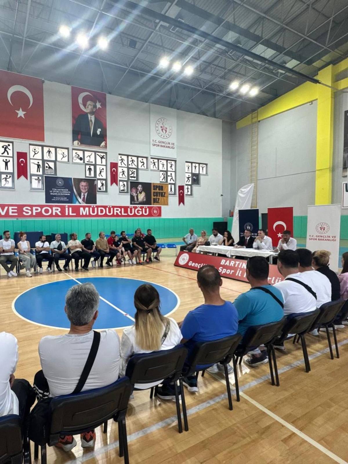 Akkaş personeli ile toplantı yaptı