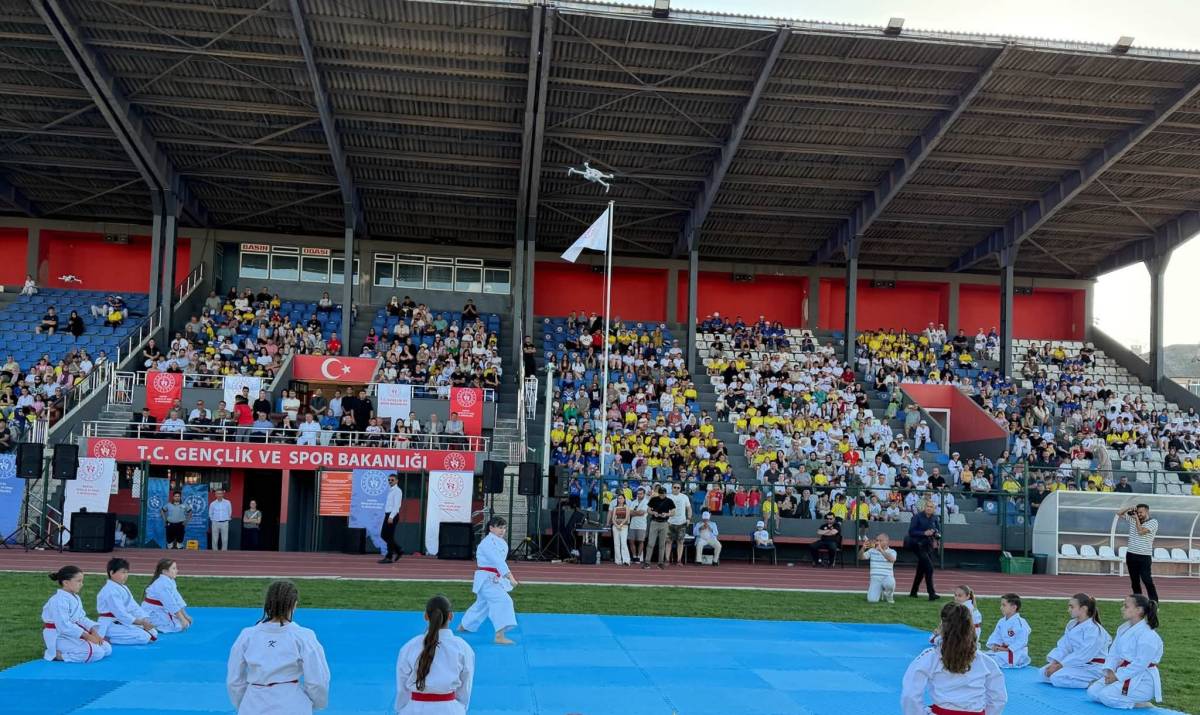 Milletvekili  Aldatmaz Spor Okulları Açılışına Katıldı