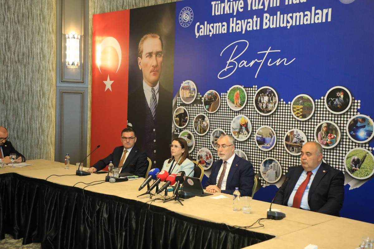 Bakan Işıkhan İş İnsanları İle Bir Araya Geldi
