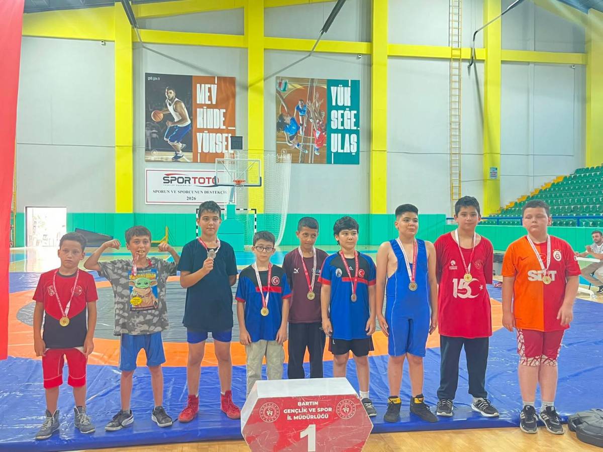 Ulus Çınar Spor Güreşçilerinden Büyük Başarı!