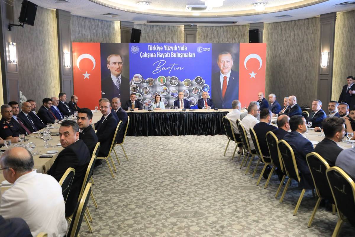 Bakan Işıkhan İş İnsanları İle Bir Araya Geldi