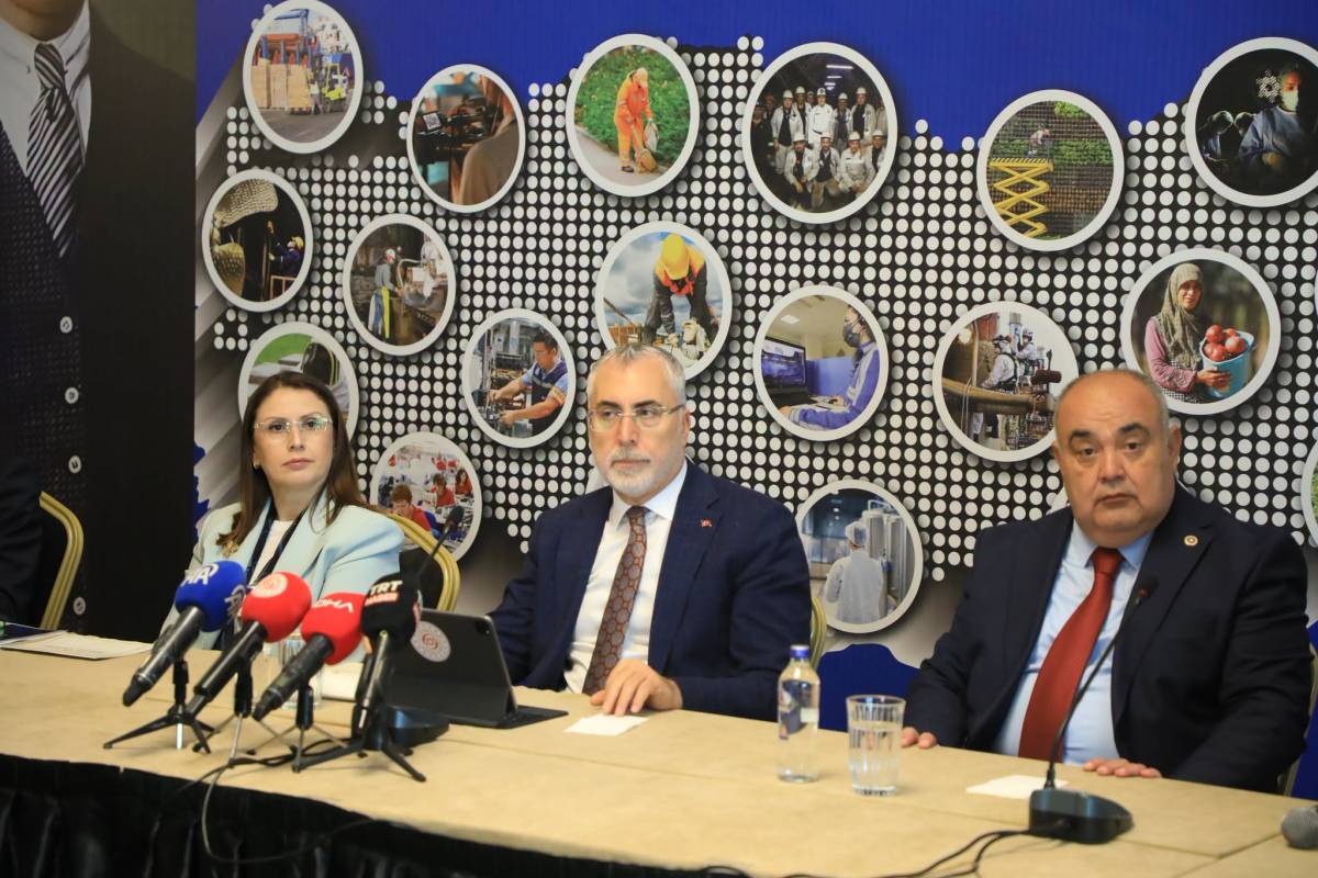 Bakan Işıkhan İş İnsanları İle Bir Araya Geldi