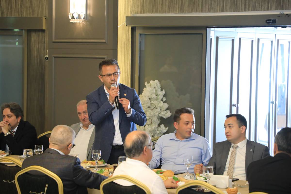 Bakan Işıkhan İş İnsanları İle Bir Araya Geldi