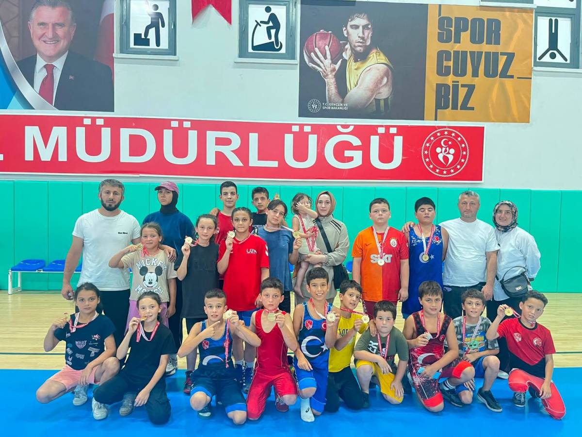 Ulus Çınar Spor Güreşçilerinden Büyük Başarı!
