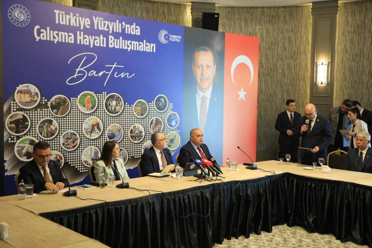 Bakan Işıkhan İş İnsanları İle Bir Araya Geldi