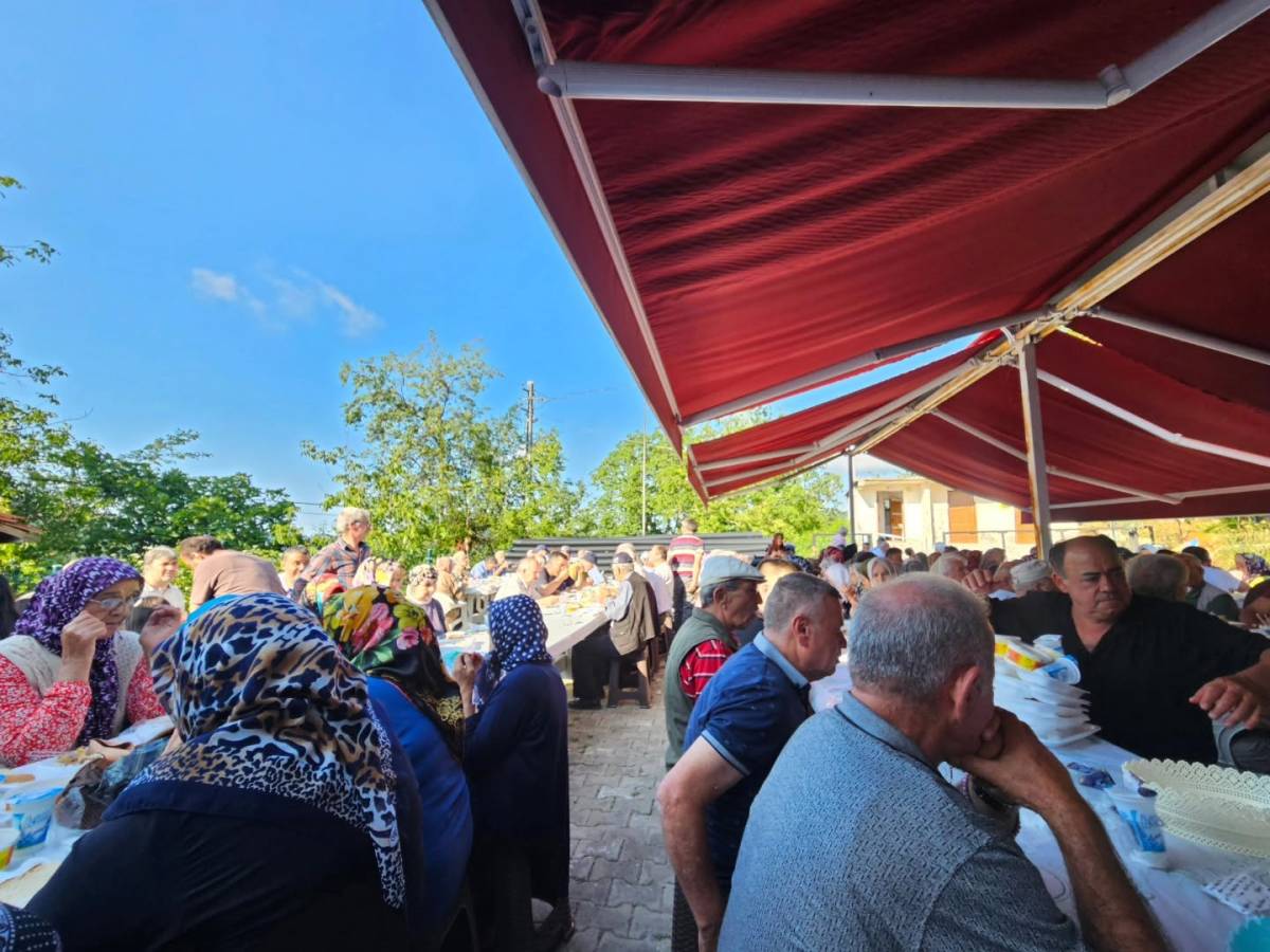 Köy sofrasında buluştular